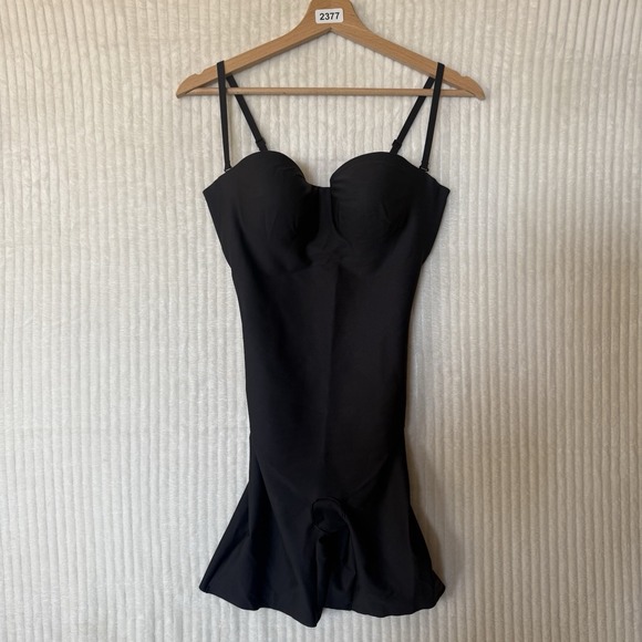 ★お盆セール★SKIMS ボディスーツ Mサイズ ブラック【新品未使用】 SKIMS Body Zoned Underwire Mid Thigh Bodysuit Size Medium Onyx
